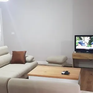 https://ersas-lovely-flat-2-bedroom.hotels-in-tirana.com